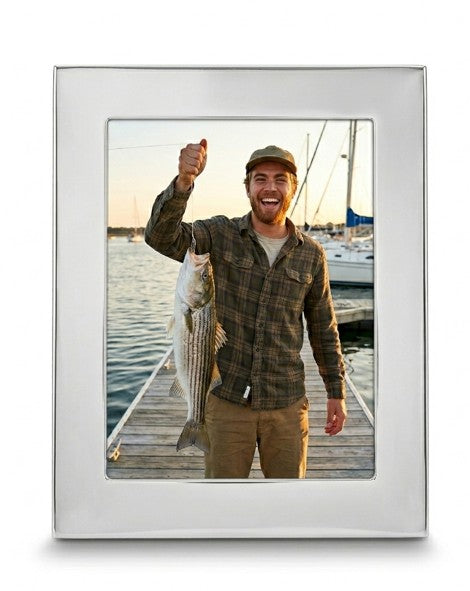 Oxford 5 inch x 7 inch photo frame with a bright metal finish and timeless design, perfect for displaying cherished photos in either portrait or landscape orientation.